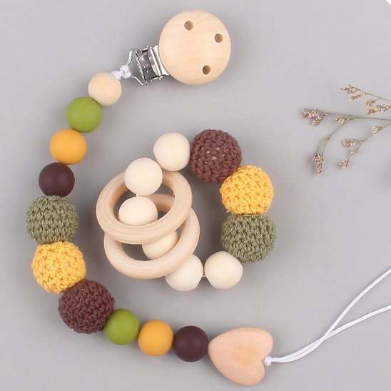 Attache tétine bois