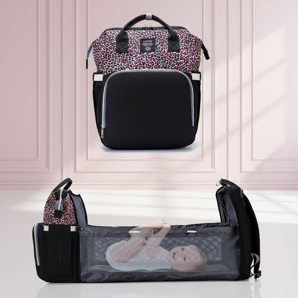 Modele leopard rose deploye en berceau nomade accueillant un bebe, parfait pour offrir un espace de repos hors de la maison.