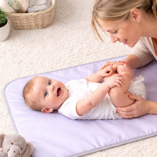 pourquoi-voyager-avec-un-tapis-a-langer-nomade