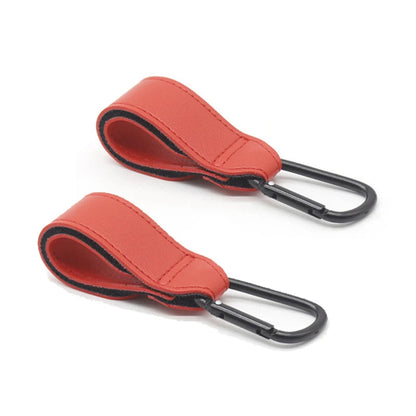 Lot de deux attaches rouges pour accrocher plusieurs sacs en meme temps lors des sorties.