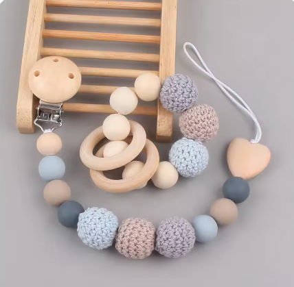 attache-tetine-et-bracelet-de-dentition