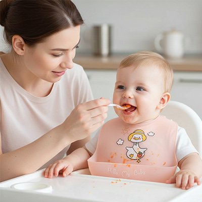 Bavoir silicone ajustable