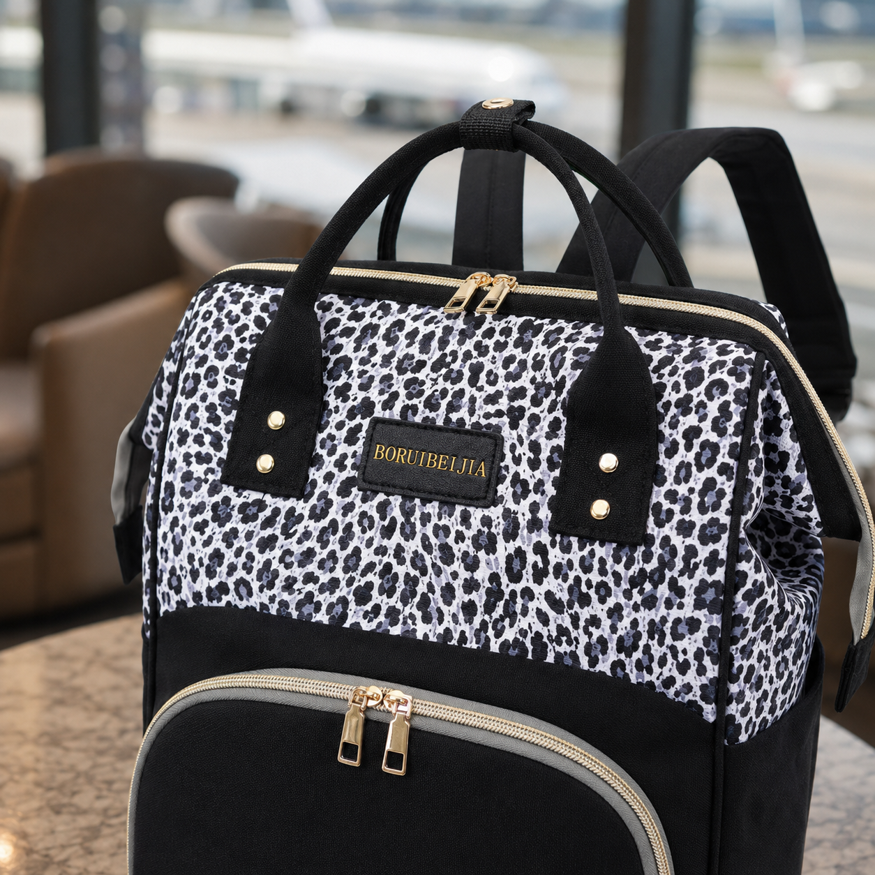 beau-sac-a-langer-leopard-detail-premium