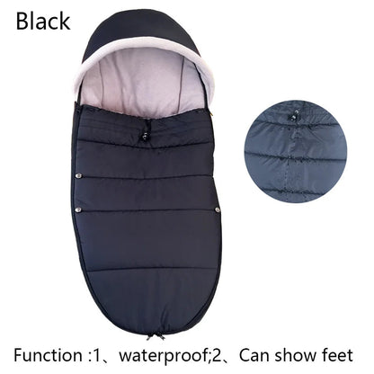 Chancelier bebe noir impermeable dont le bas s'ouvre pour laisser sortir les pieds, resistant aux gouttes de pluie.