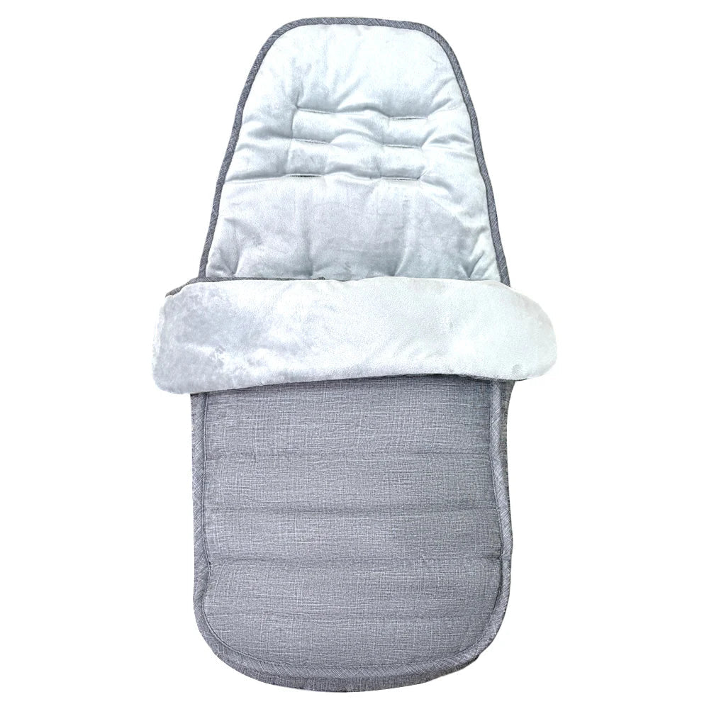 Chanceliere de poussette en coloris gris chine avec interieur peluche, une finition premium qui s'accorde a toutes les poussettes.