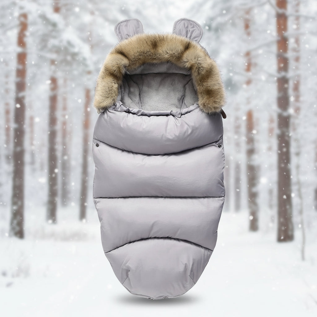 Chanceliere pour bebe en poussette coloris gris uni avec interieur en polaire moelleuse pour affronter les sorties par grand froid.