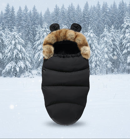 Chanceliere pour bebe en poussette coloris noir uni avec capuche a oreilles et bordure de fourrure, elegante et discrete.