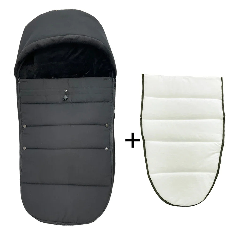 Chanceliere noire accompagnee de son matelas amovible qui ajoute chaleur et douceur au fond du sac.