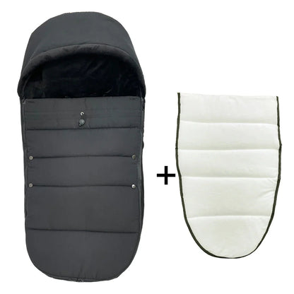 Chanceliere noire accompagnee de son matelas amovible qui ajoute chaleur et douceur au fond du sac.