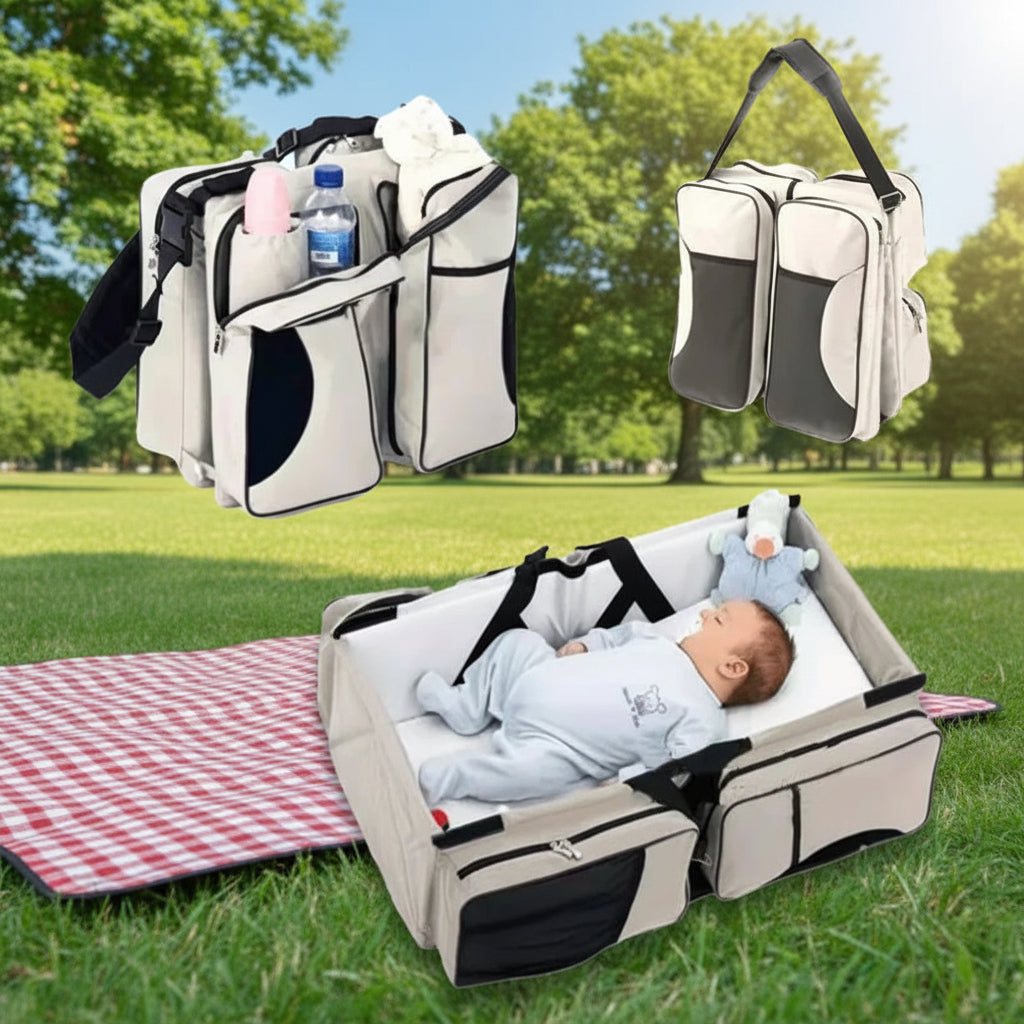 Nouveau-ne endormi paisiblement dans le lit deplie, montrant la double fonction sac de rangement et couchage securise.