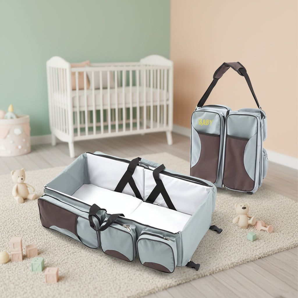 Sac a langer transformable en lit d'appoint coloris gris et marron, elegant et pratique pour les jeunes parents.