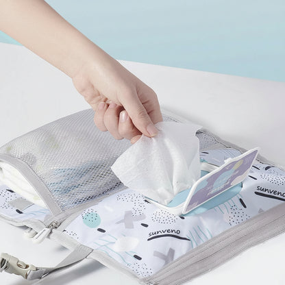 Compartiment dedie aux lingettes qui se retirent facilement une par une sans ouvrir tout le matelas a langer.