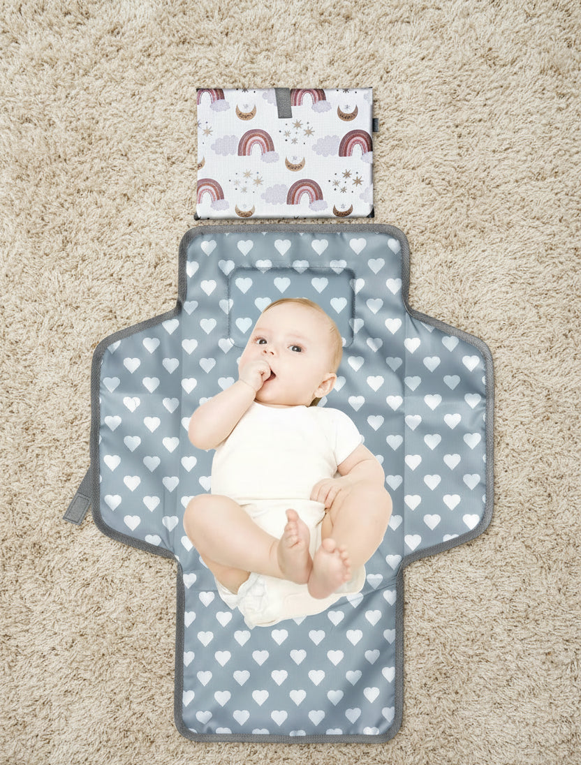 Zoom sur le coussin de tete integre, le rembourrage en mousse et le revetement impermeable qui garantissent confort et facilite de nettoyage.