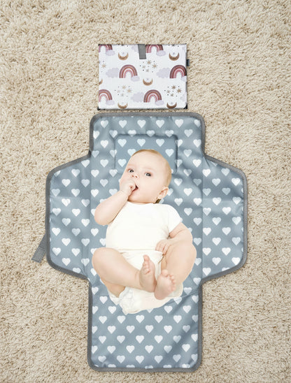 Zoom sur le coussin de tete integre, le rembourrage en mousse et le revetement impermeable qui garantissent confort et facilite de nettoyage.