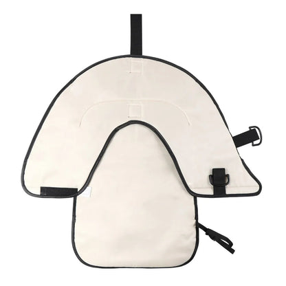Sangles et boucles reglables du matelas permettant de l'accrocher solidement a une poussette ou un sac.