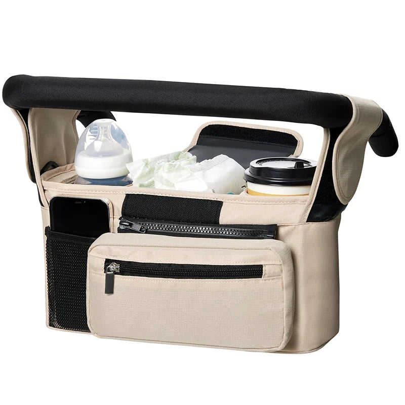 Organisateur beige rempli d'affaires bebe, avec sangles velcro noires qui epousent le guidon sans glisser.