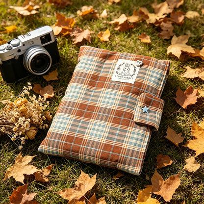 pochette-protege-carnet-de-sante-fabrication-artisanale-soignee-mention