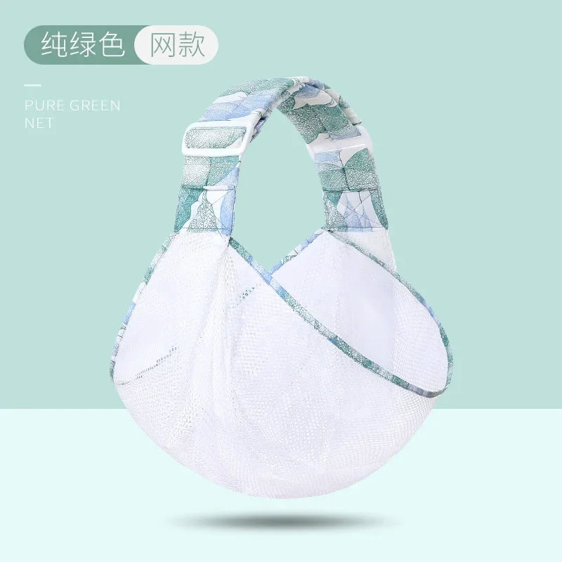 Porte bebe bandoulière vert en maille aeree, une option fraiche et legere pour les journees chaudes avec bebe