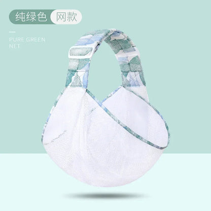 Porte bebe bandoulière vert en maille aeree, une option fraiche et legere pour les journees chaudes avec bebe