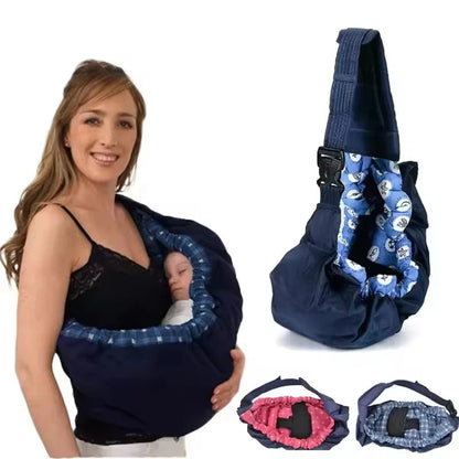 Porte-bebe hamac bleu marine presente avec bebe endormi et ses variantes de coloris rose et bleu disponibles au choix.