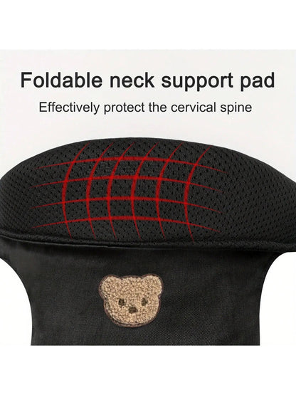 Appui-tete pliable en mesh respirant protegeant les cervicales du bebe endormi, orne du petit ourson brode signature.