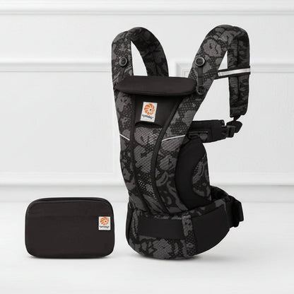 Porte-bebe physiologique noir motif floral livre avec sa pochette de rangement assortie pour un transport pratique.