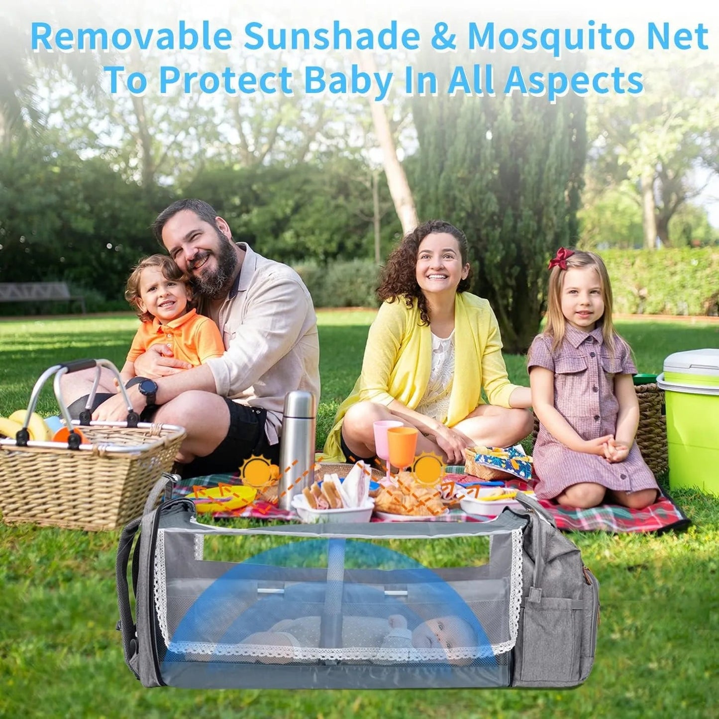 Le lit deplie protege bebe grace a une moustiquaire et un pare-soleil amovibles, ideal pour les pique-niques en famille en exterieur.