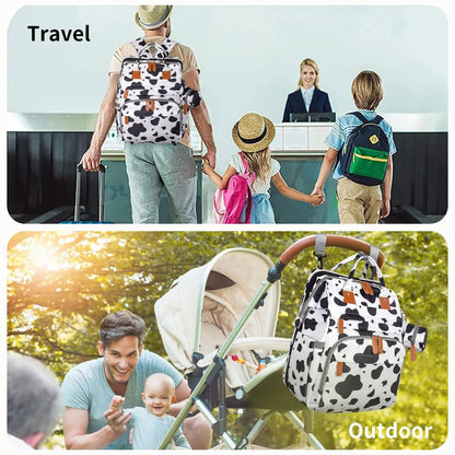 Le sac motif vache suit la famille en voyage et se fixe facilement a la poussette lors des balades exterieures.