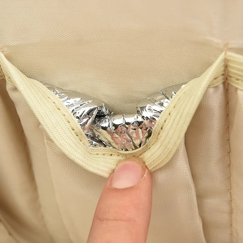 Poche interieure doublee d'aluminium isotherme qui maintient le biberon a bonne temperature lors des sorties.