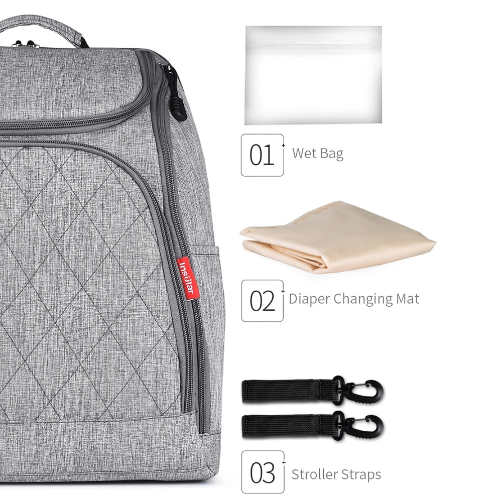 Le sac a langer livre avec sac impermeable, tapis a langer et sangles de fixation pour poussette, un ensemble pret a l'emploi.