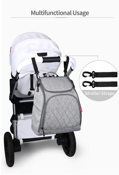 Sac suspendu a la poussette avec ses crochets fournis, liberant les mains des parents pendant la balade.