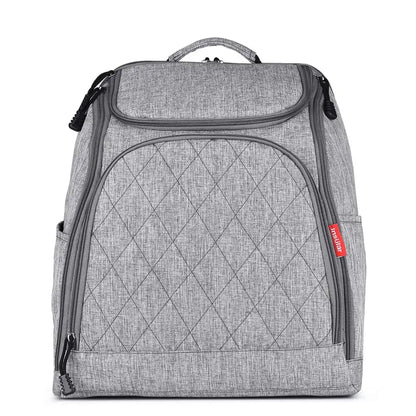 Sac a langer a dos gris chine avec motif matelasse losange, vue frontale mettant en valeur son design sobre.