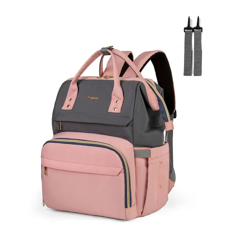 Sac a langer bicolore rose et gris avec ses sangles poussette, une touche tendance pour accompagner les jeunes mamans.