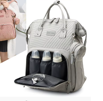 Compartiment isotherme du sac a langer maintenant trois biberons a bonne temperature pendant les deplacements.