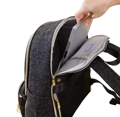 Compartiment rembourre a l'arriere du sac accueillant un ordinateur portable ou une tablette, ideal pour les parents actifs.