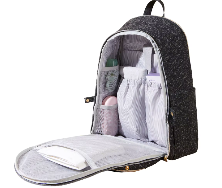 Interieur du sac a langer avec poches dediees aux biberons, couches et lingettes pour garder chaque affaire a sa place.