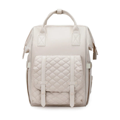 Sac a langer a dos beige creme au style neutre, s accordant facilement a toutes les tenues des jeunes parents.