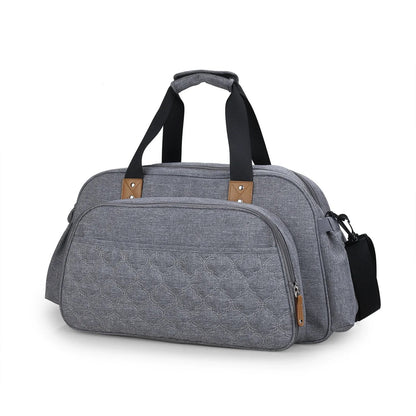 Sac a langer gris matelasse au design premium, pense pour les parents qui veulent allier style et praticite en balade.