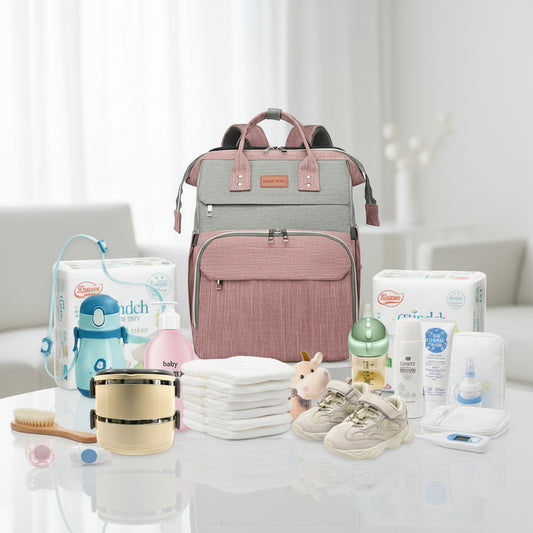 Le sac a langer engloutit biberons, vetements, jouets et couches grace a sa tres grande capacite de rangement.