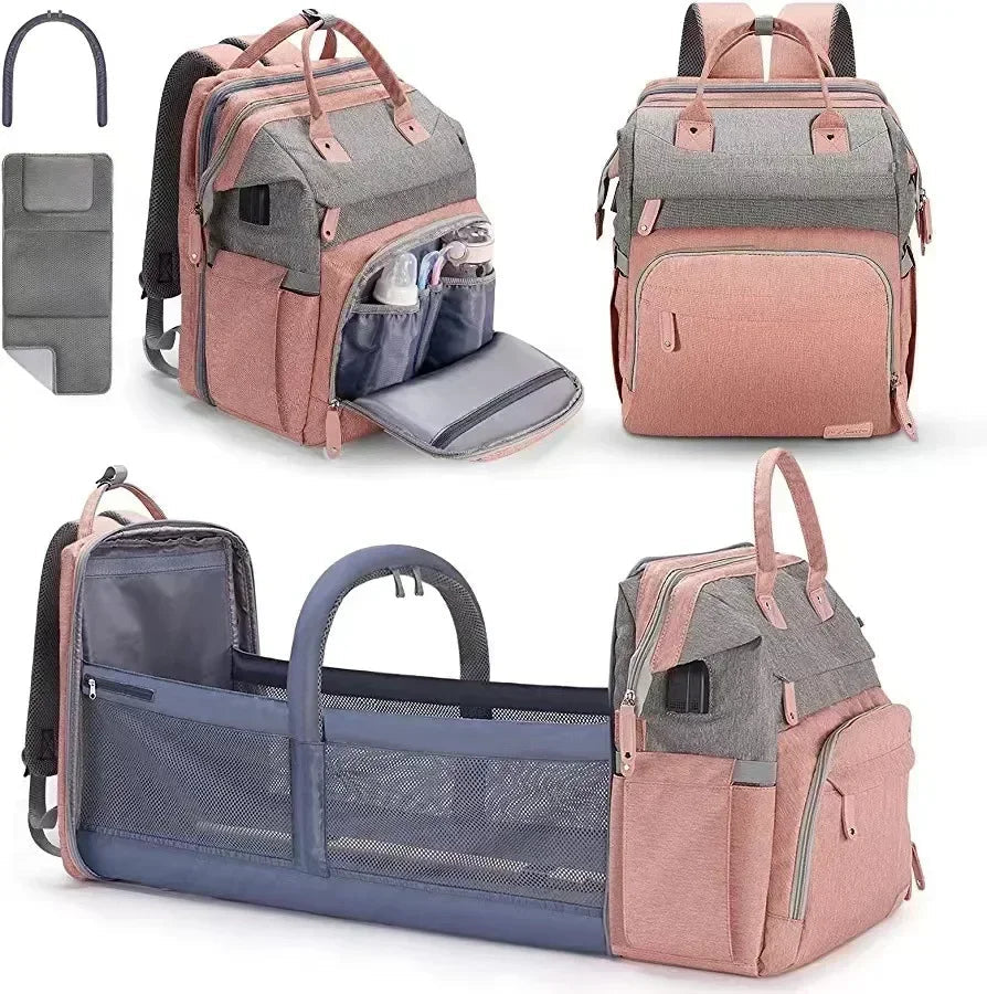 Sac a langer lit nomade bicolore rose et gris vu de face, de dos et deplie en berceau, ideal pour les parents en voyage avec bebe.