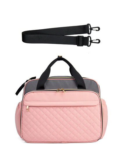 Le sac a langer rose livre avec sa bandouliere amovible et reglable pour un portage epaule ou en travers du corps selon vos besoins.