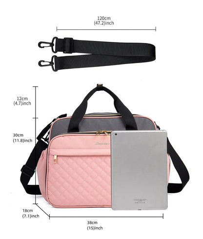 Schema des dimensions du sac a langer rose comparees a une tablette, avec sa bandouliere de 120 cm pour un portage confortable.