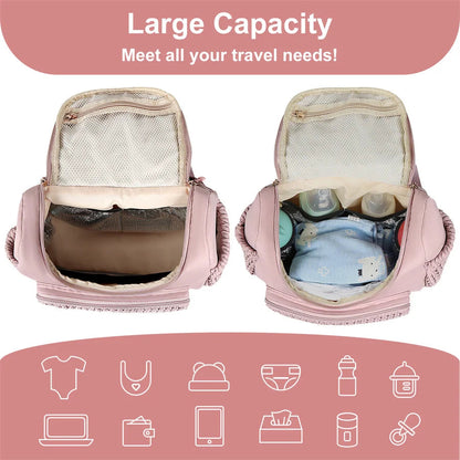 Interieur du sac a langer rose rempli de biberons et vetements bebe, illustrant sa grande capacite pour toute une journee de sortie.