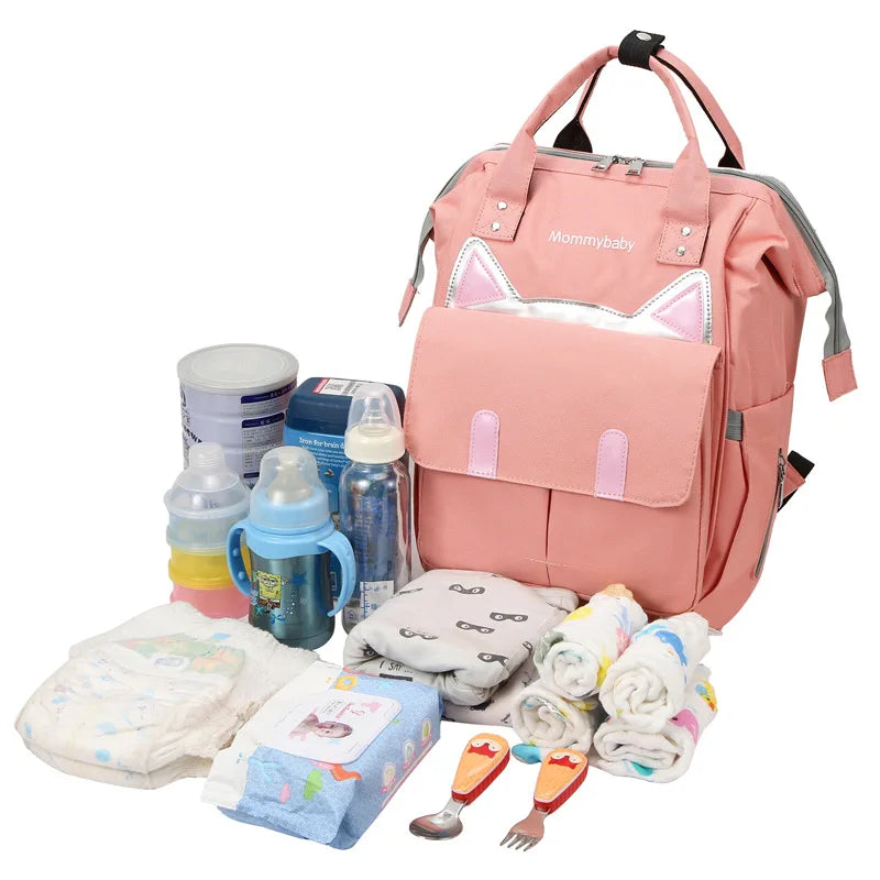 Sac a langer rose livre avec tous les accessoires essentiels de bebe pour partir en balade sans rien oublier