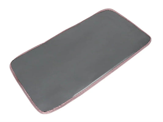 Matelas a langer pliable et deperlant fourni avec le sac a langer rose pour changer bebe partout en toute hygiene.