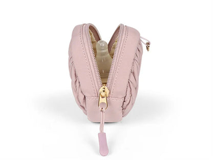 Petite pochette ronde assortie du sac a langer rose parfaite pour ranger une tetine ou une sucette bien au propre.