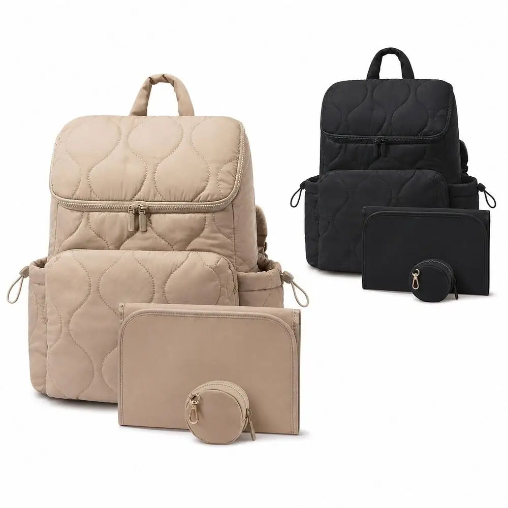 Le sac a langer sac a dos disponible en beige et en noir pour s accorder facilement a toutes les tenues des parents.