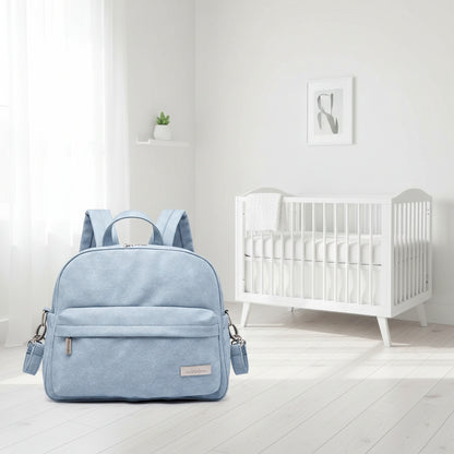 Sac a langer sac a dos en tissu bleu ciel uni au toucher doux, parfait pour un look epure et discret en sortie.
