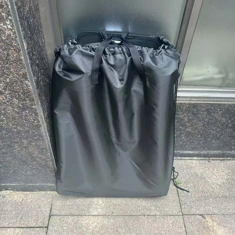 Detail des poignees renforcees et du cordon de serrage du sac de transport