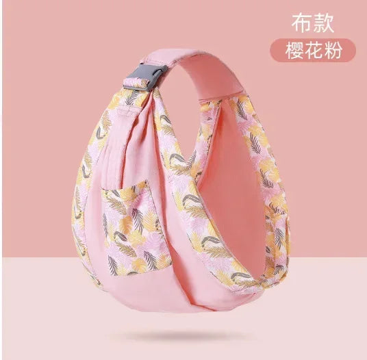Sling en tissu coton rose a motif fleuri avec boucle de reglage, un accessoire de portage doux et elegant pour le quotidien.